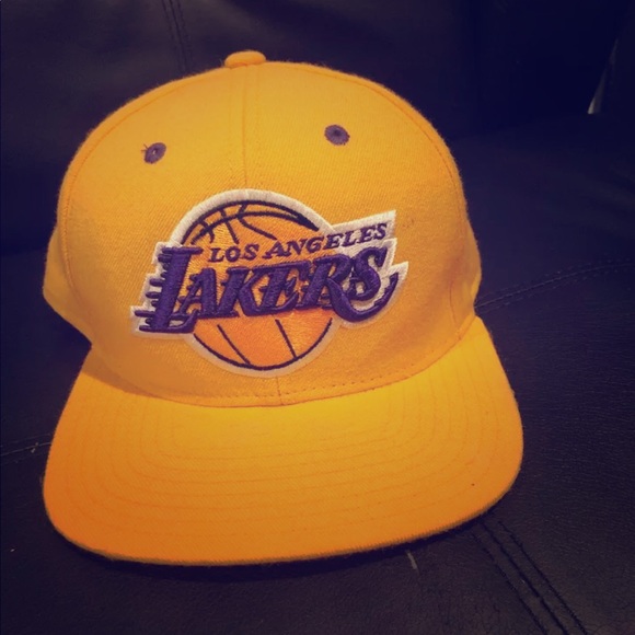 LA LAKERS HAT - Picture 1 of 3